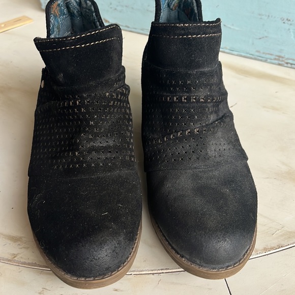 Earth Origins Black Boots- size 7 - Picture 7 of 11